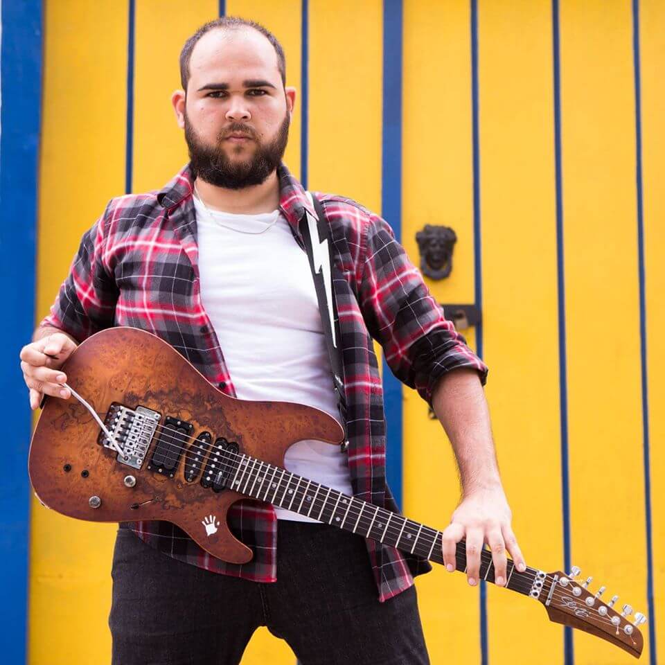 Patrick Souza guitarrista youtuber brasileiro. A moda é para todos